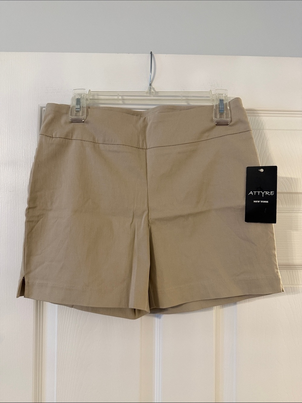 Attyre Women's Tan Pull-On Bermuda Shorts size 8 brand new inseam 5” waist 30”